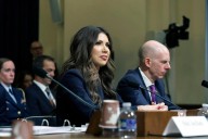 Incautación de petrolero forma parte de la operación contra el régimen de Maduro, dice Noem