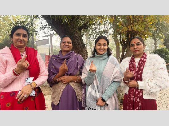 Youth enthusiasm among 50.05% voter turnout in Zila Parishad polls amid minor clashes in Ferozepur [ FULL VIEW ]