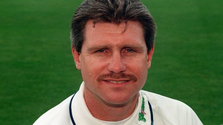 Former England cricketer Robin Smith dies