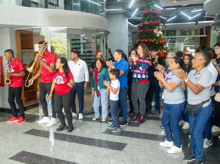 Grupo Últimas Noticias encendió la Navidad