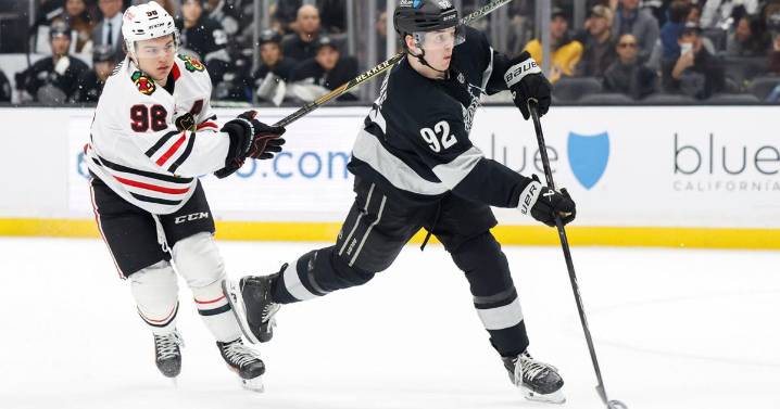 Kings romp over Blackhawks