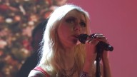 Taylor Momsen, Pretty Reckless Play Christmas Classic on 'Kimmel'