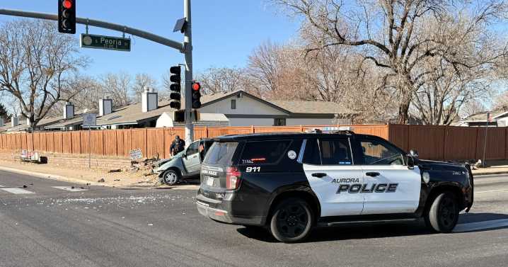 Two people killed after driver crashes allegedly stolen car in Aurora