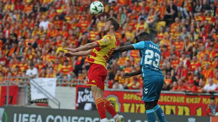 Diez heridos y siete detenidos tras un ataque de ultras polacos a autobuses de hinchas del Rayo Vallecano