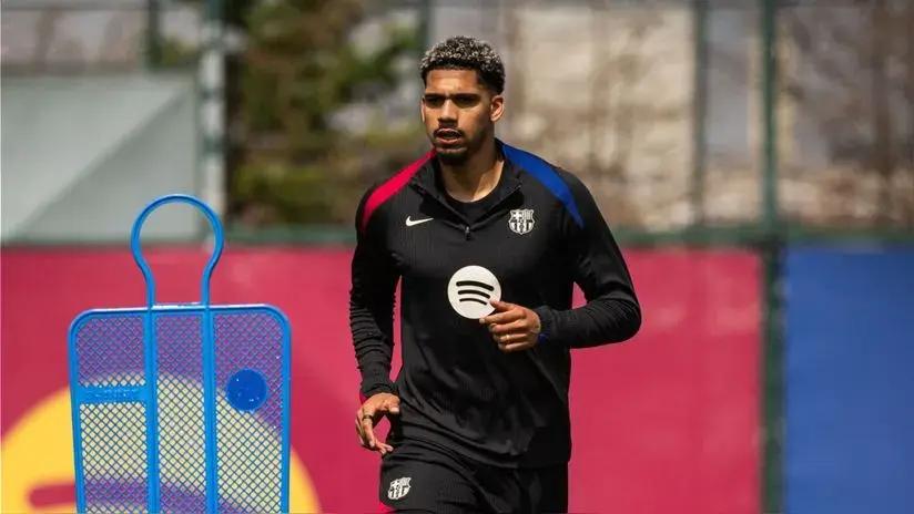 Ronald Araujo emprende un "viaje espiritual" a Israel para recuperarse mentalmente tras pedir licencia al Barcelona