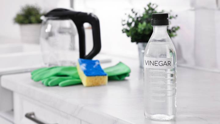 Infuse Vinegar With Cinnamon For The Best Smelling Natural Kitchen Cleaner