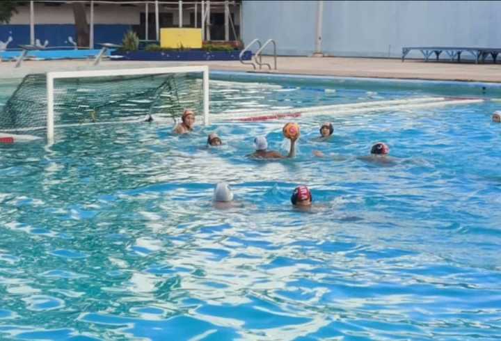 Se desarrolla con éxito la II Copa Navidad de Water Polo en las Piscinas Bolivarianas