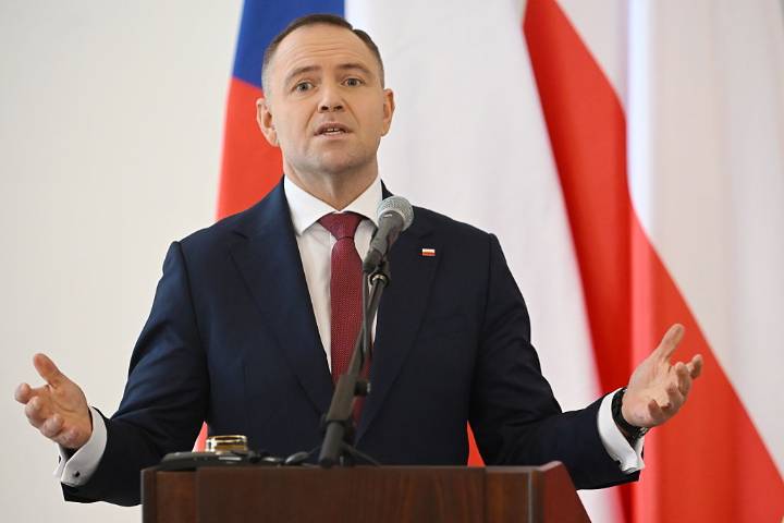 Poland launches ‘Health Council’, unveils €850m in emergency funding