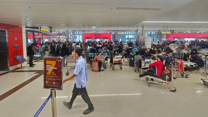 VIDEOS: Chaos Erupts At Pune Airport After IndiGo Cancels Multiple Flights