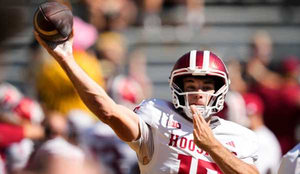 Indiana QB Mendoza wins Heisman Trophy
