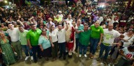 Renán Sánchez Tajonar celebra posada con las familias de Cozumel