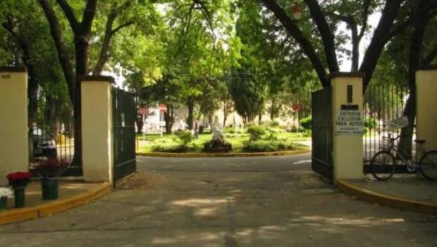 Grave denuncia contra Kicillof en Vicente López: mientras los cadáveres explotan en el cementerio, un decreto del gobernador no sale