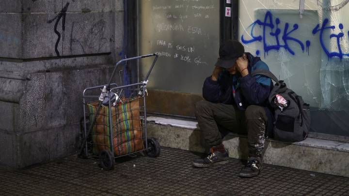 La pobreza bajó al 36,3% en el tercer trimestre, según la UCA