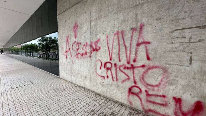 Pintadas, cruces y amenazas en el Cemafe y en la sede masónica