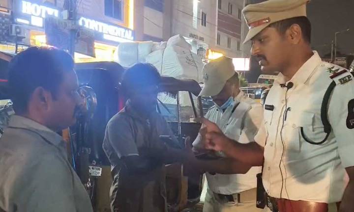 Hyderabad Traffic Police Conduct Special Auto Checks at Rang Mahal Junction; Drivers Counseled for Violations
