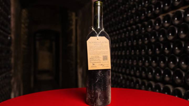 Bodega Pirineos presenta las históricas botellas originales de Señorío de Lazán Reserva 1998 y 1999