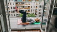A trainer says this bodyweight exercise is the core move she thinks everyone should be doing