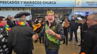 Mariachis en la emotiva fiesta de cumpleaños que ha paralizado el Mercado Central