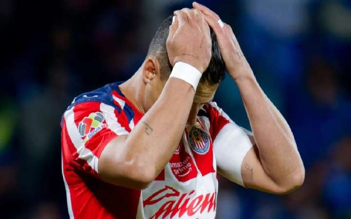 Cierra Javier Hernández con más pena que gloria segunda etapa con Chivas