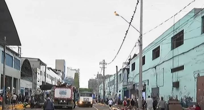 Gamarra: en operativo Municipalidad de La Victoria y Policía recuperan damero C de ambulantes