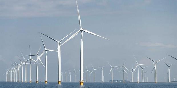 Juez anula suspensión de Trump sobre proyectos eólicos