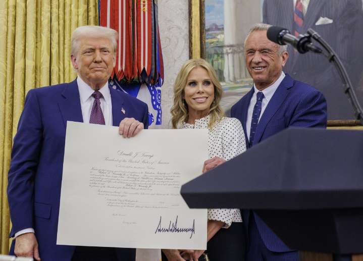 Cele|bitchy | Cheryl Hines is ‘disappointed’ with the Kennedy family for not supporting Bobby