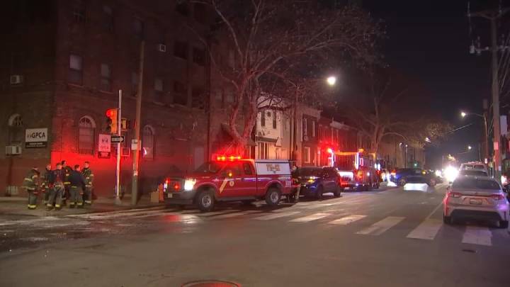Firefighters respond to building fire in South Philadelphia