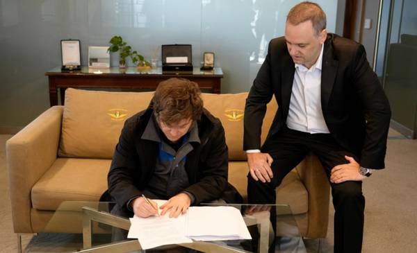 Vacaciones, indemnizaciones, despidos y más: las claves del proyecto de reforma laboral que firmó Milei