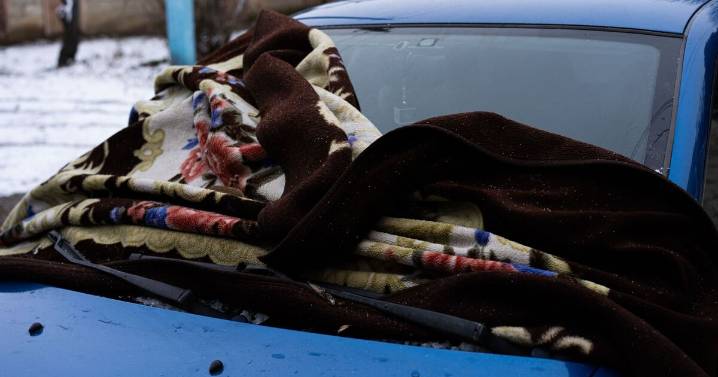 Drivers urged to put old blankets on cars immediately for 1 surprising reason