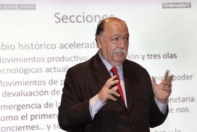 Hace falta Fernando Flores