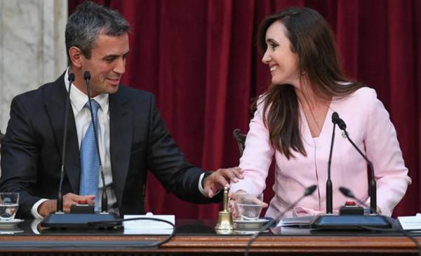 Guerra por los despachos: la senadora que quiere un baño privado y el deseo de los libertarios