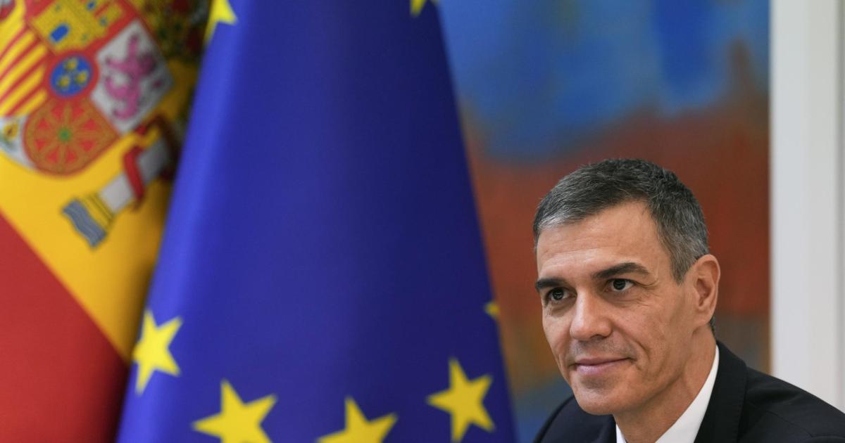 Pedro Sánchez, declarada «persona non grata» en Palma con los votos de PP y Vox