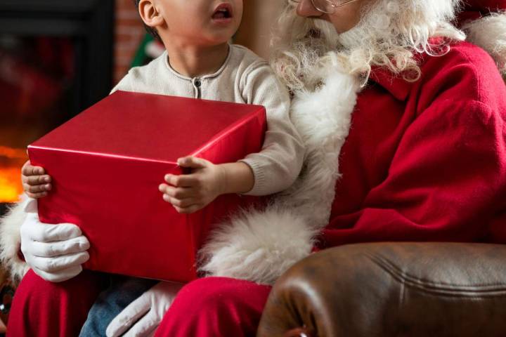 Dad Doesn't Know How to 'Keep the Magic' of Santa Alive