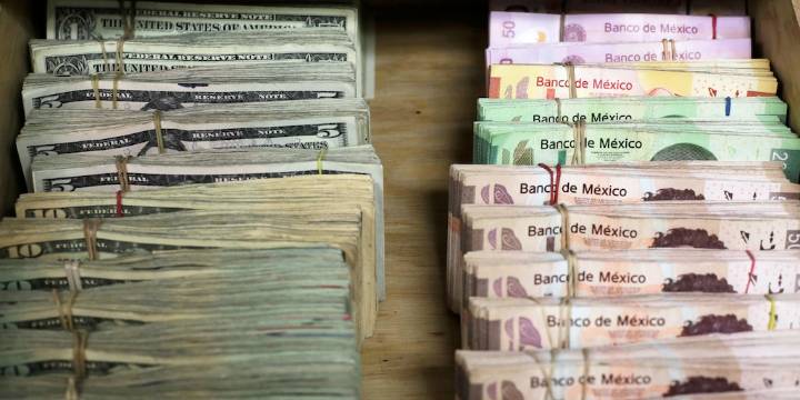 Dólar remonta y el peso cierra el día en números rojos este 1 de diciembre