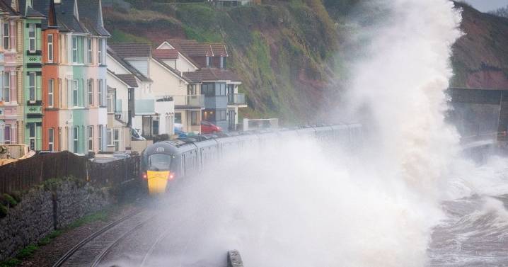 UK travel chaos as Storm Bram brings 90mph winds and power cut warning