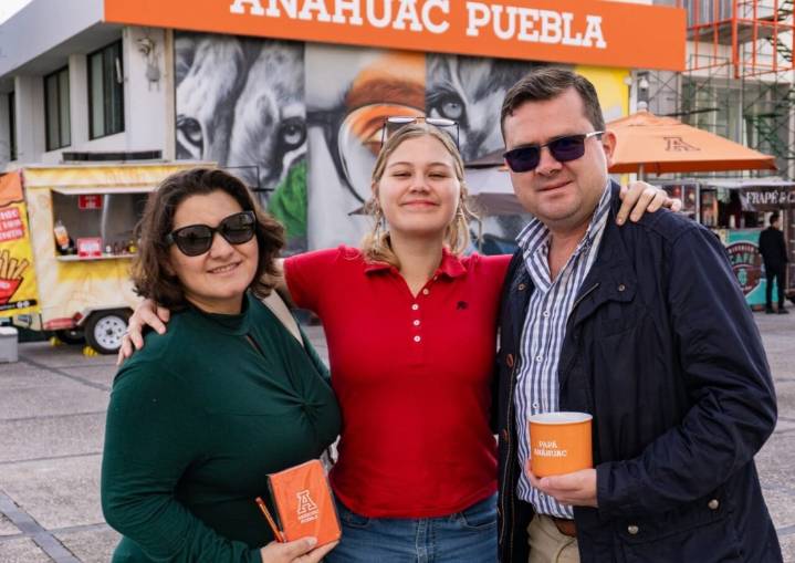 Padres de familia viven la experiencia universitaria en el Open House de la Anáhuac...