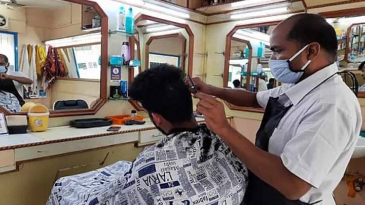 Free barber service for 5 yrs if wife wins local polls, announces Siddipet barber