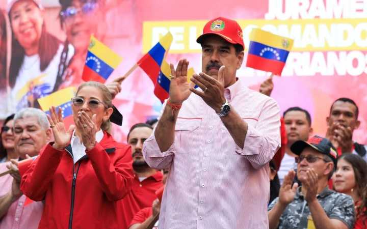 Maduro afirma que el poder de Venezuela “se sustenta en el pueblo y en sus fusiles”