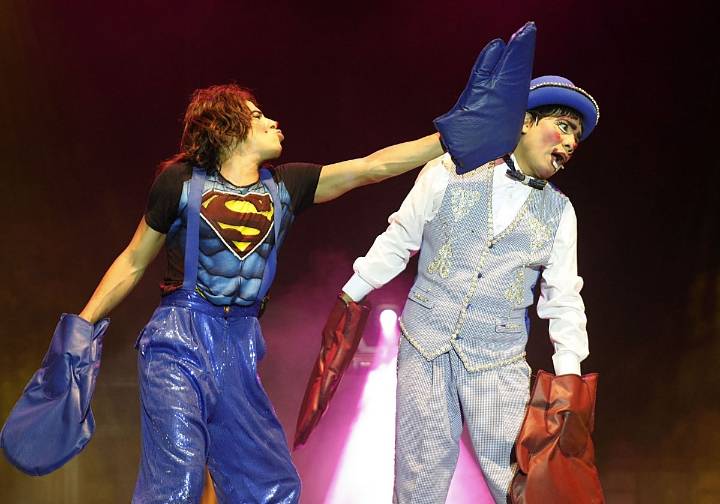 Nieve en la pista y un Ferrari de Fórmula 1, novedades del Circo Navideño de Torrelavega