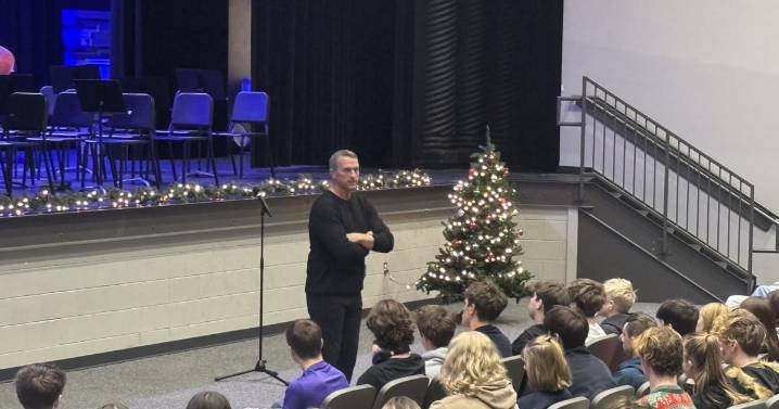 Former NBA player Chris Herren shares story of addiction and recovery throughout Valley