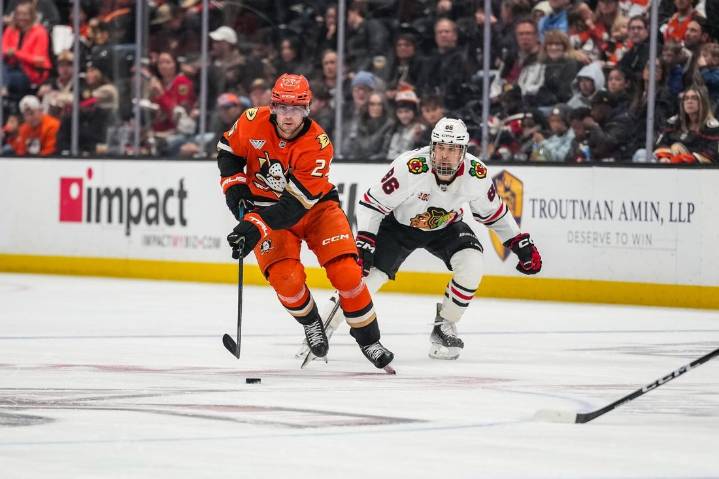 Deadspin | Ducks blast Blackhawks behind historic 2nd-period shooting display