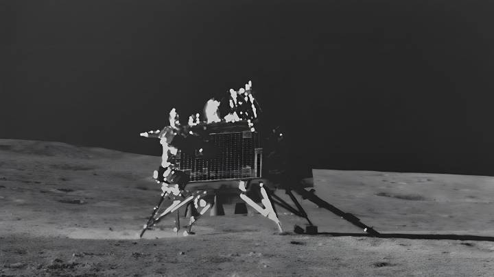 Moon's South Pole is electrically alive, Chandrayaan