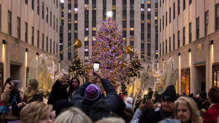What time is Rockefeller Christmas tree lighting on Dec. 3?