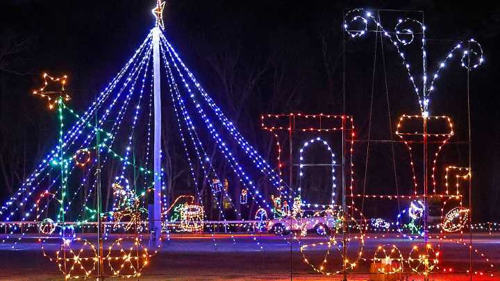 See Christmas lights from your car at these drive