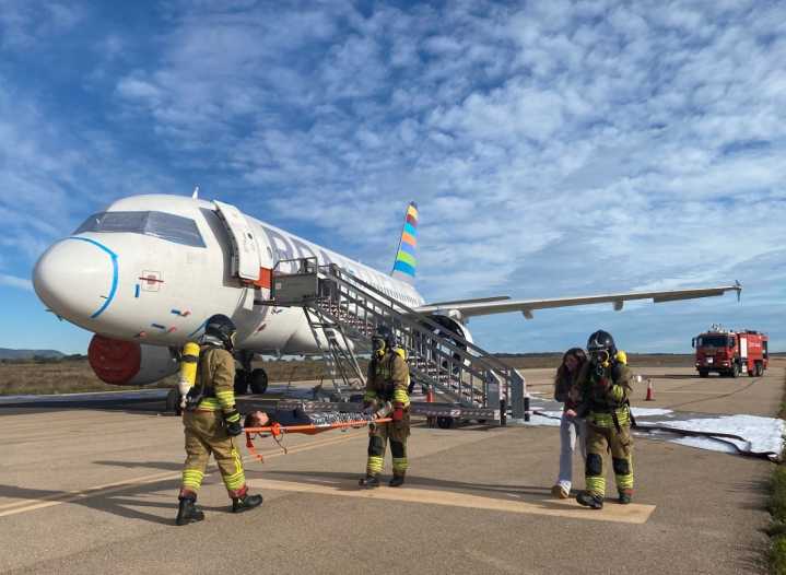 El aeropuerto de Castellón evalúa su capacidad de respuesta y de coordinación en un simulacro de accidente aéreo