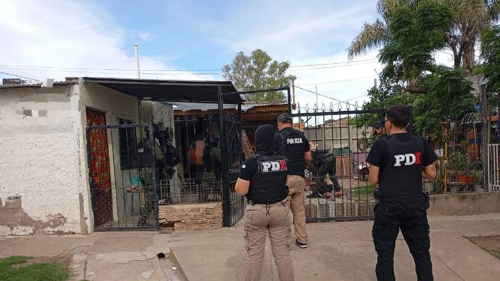 Allanamientos simultáneos en Rafaela: cuatro detenidos y secuestro de drogas, armas y dinero