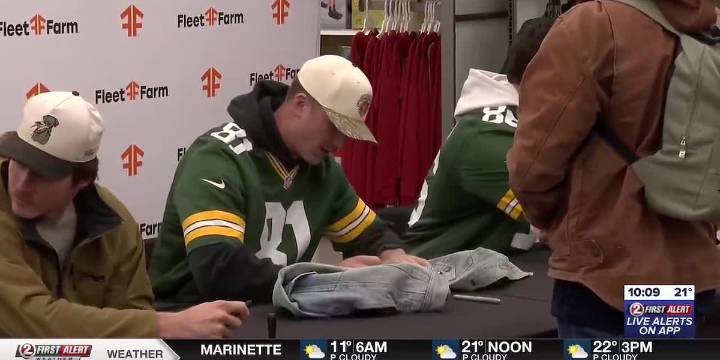 Green Bay Packers sign autographs for donations to Salvation Army