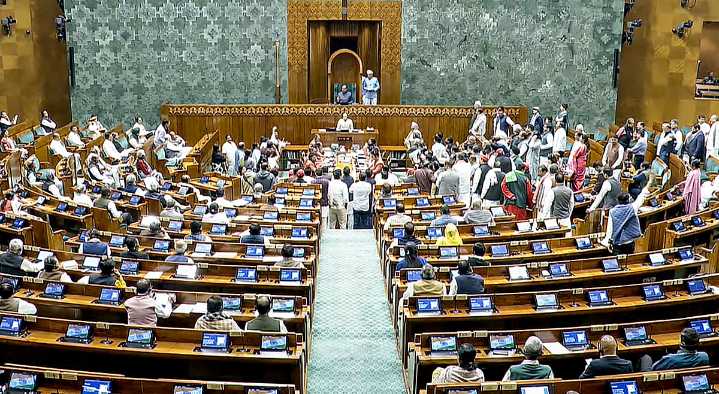 LIVE | Winter session Day 4: Congress moves Adjournment Motions in LS seeking debate on Delhi-NCR pollution