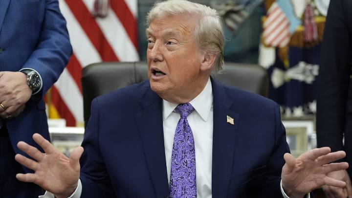 Thai and Cambodian leaders agree to renew a ceasefire after days of deadly clashes, Trump says