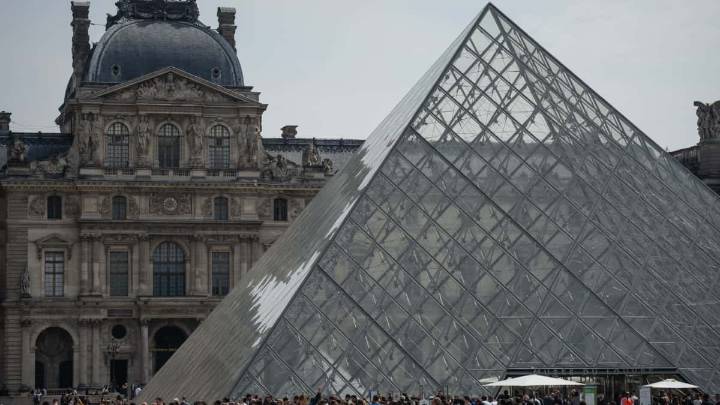 Fuga de agua en el Museo del Louvre daña hasta 400 documentos históricos